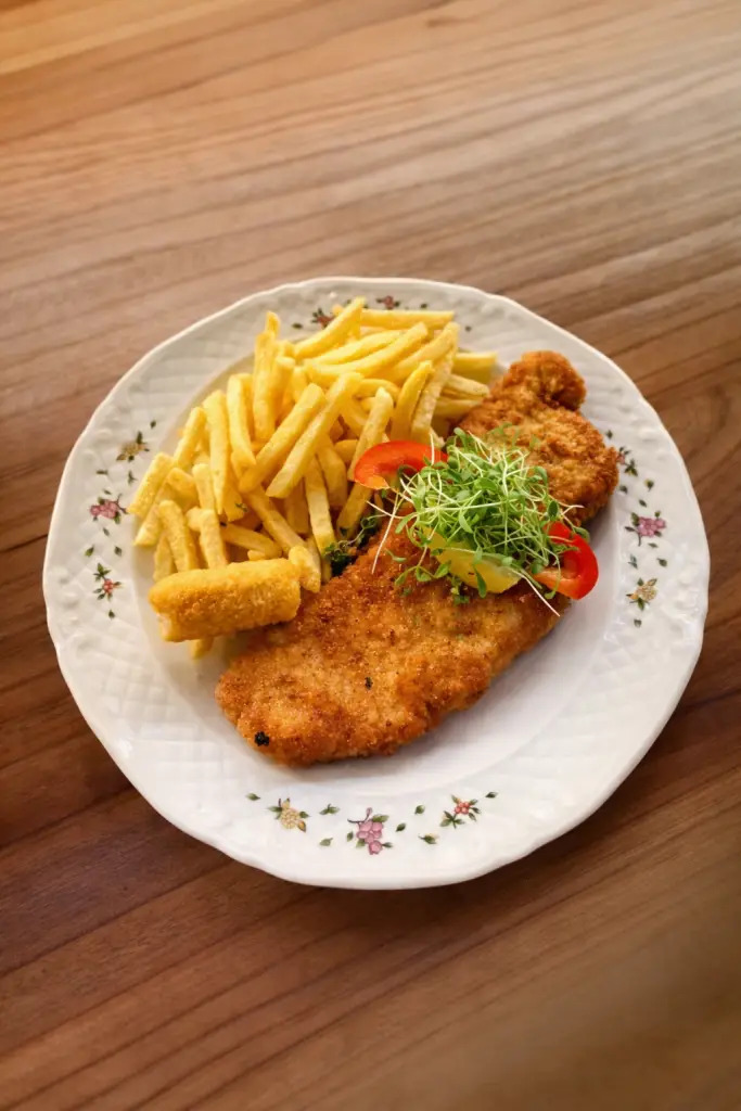 Schnitzel mit Pommes frites